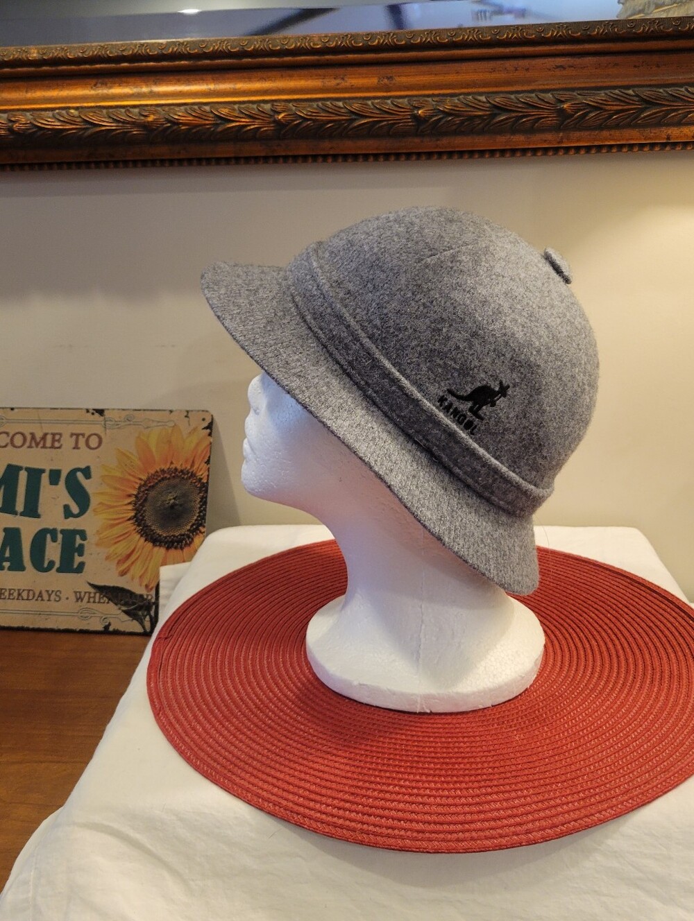 🦘EUC~Kangol Gray Wool Sherlock Style Hat